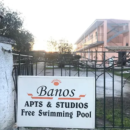 In Studio - Studio Banos And Swimming Pool