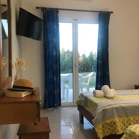 Guest house In Studio - Studio Banos And Swimming Pool Roda (Corfu)