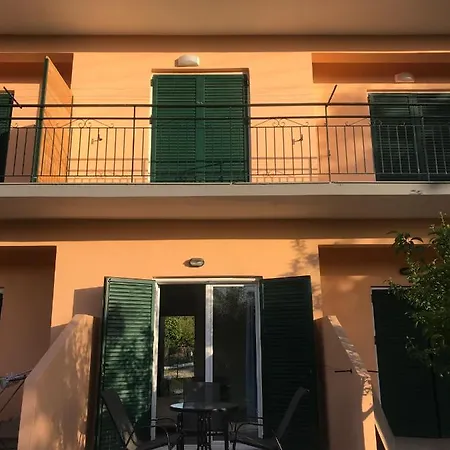 In Studio - Studio Banos And Swimming Pool Guest house