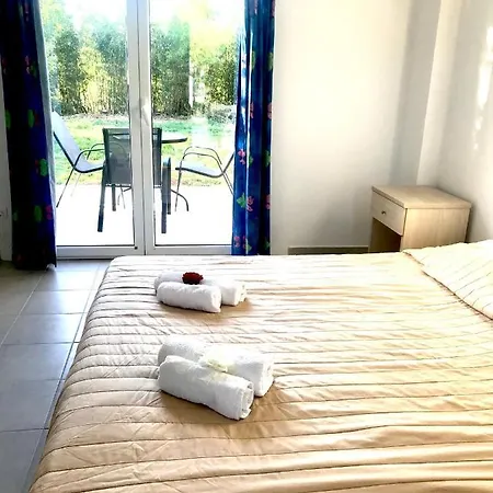 Banos And Swimming Pool Daire Roda (Corfu)